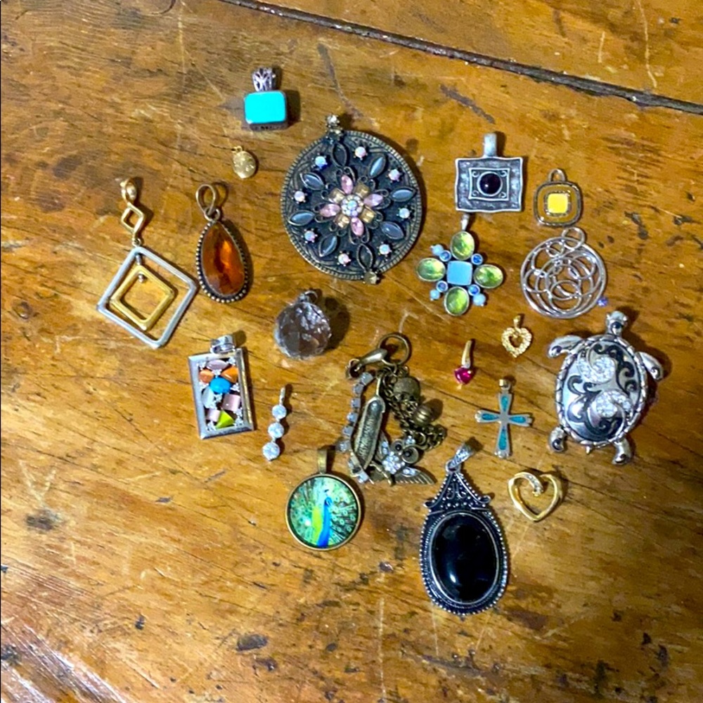 Lot of 20 necklace pendants